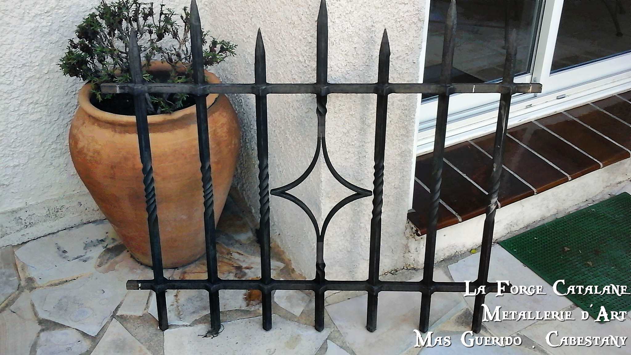 grille traverse renflees torsades losange pointes fer Forge Catalane Cabestany.jpg